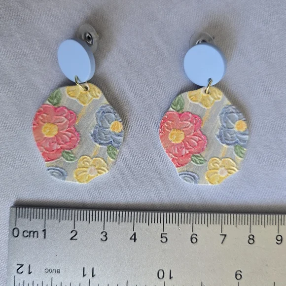 Flowerful‎ Colorful Embossed Acrylic Earrings with Blue Studs - Picture 11 of 12